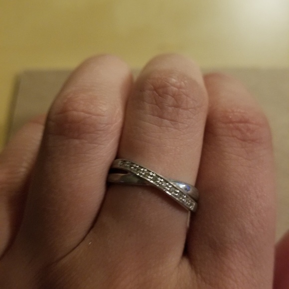 Silver band Size 8 Ring with CZ - Picture 2 of 2